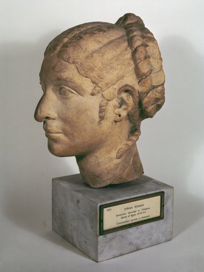 Cabeza de piedra caliza de una mujer, que se asemeja a Cleopatra VII, c.50-30 a.C. de Roman